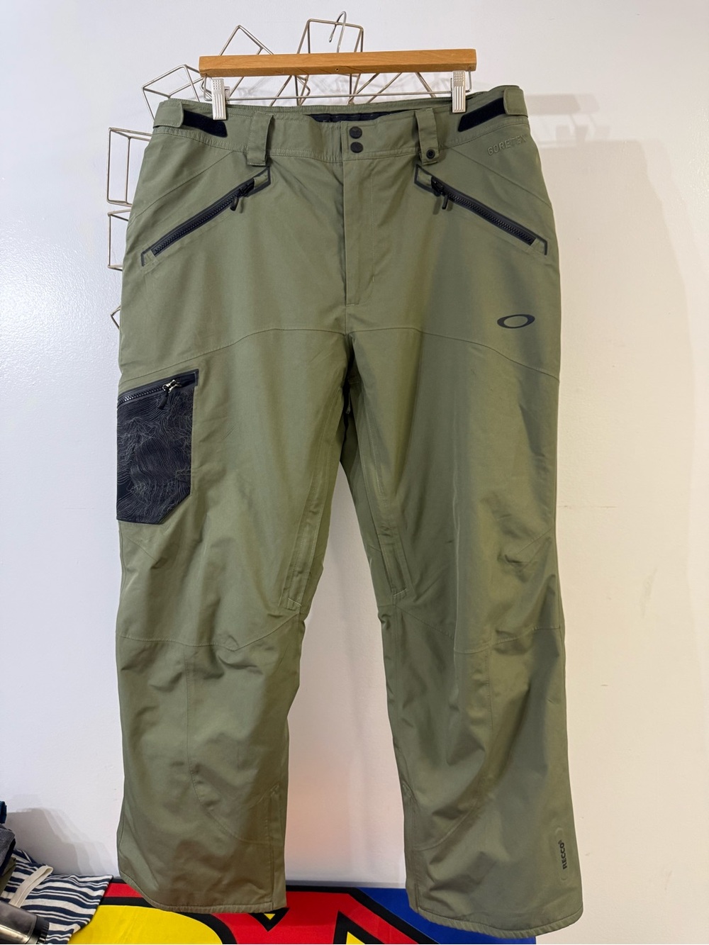 Oakley Men's Olive Utility Cargo Pants with Black Pocket Accent
